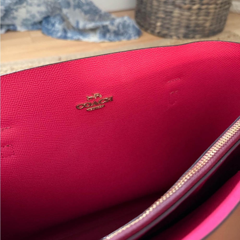 Coach Tan Leather Tote with Pink & Burgundy Interior Middle Zipper Compartment - Picture 4 of 5